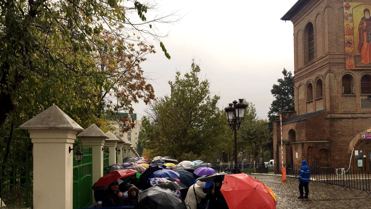 Pelerinajul de Sf. Dimitrie cel Nou, afectat de vremea din Bucureşti. Patriarhia AMÂNĂ pentru joi procesiunea 