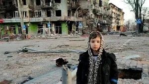 Ucrainenii leşină pe capete stând la coadă la mâncare în Mariupol: Ajutorul umanitar rusesc este hărţuire şi umilire