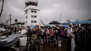 ONU: Ajutorul pentru supravieţuitorii taifunului din Filipine trebuie accelerat. Situaţia este lugubră