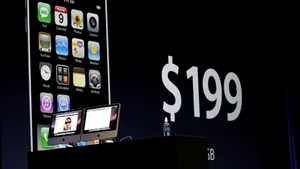 Noul model iPhone, la jumătate din preţul primei versiuni