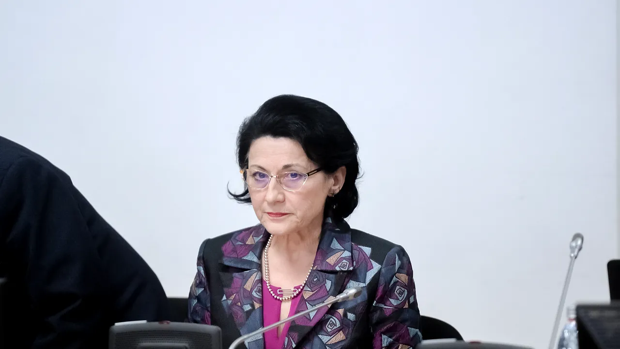 Demisia ministrului Educaţiei, cerută de un deputat, după declaraţia privind autostopul