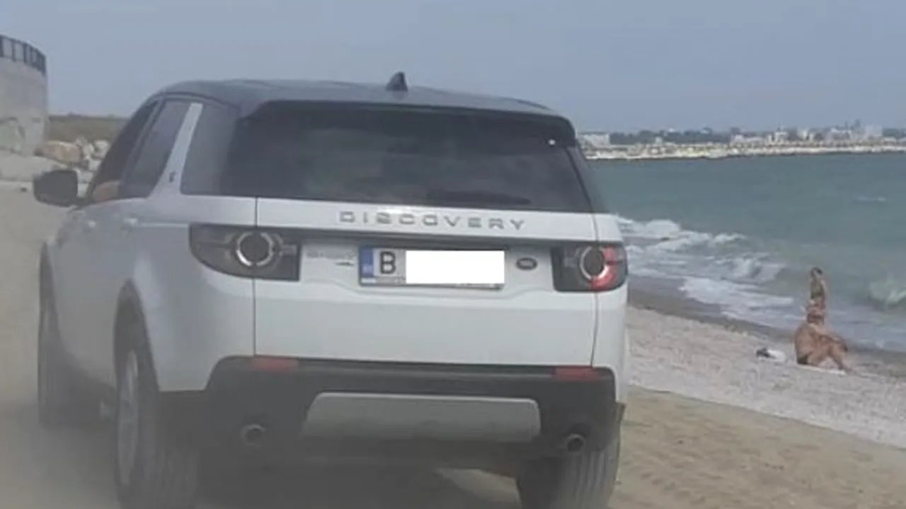 Imagini cu repetiţie pe litoral. A intrat cu maşina, printre copii, pe o plajă din Constanţa. Amenda uriaşă pe care o va primi - FOTO