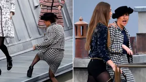 Scene amuzante la Săptămâna Modei de la Paris: O femeie s-a urcat pe podium, iar un celebru supermodel a dat-o jos | VIDEO