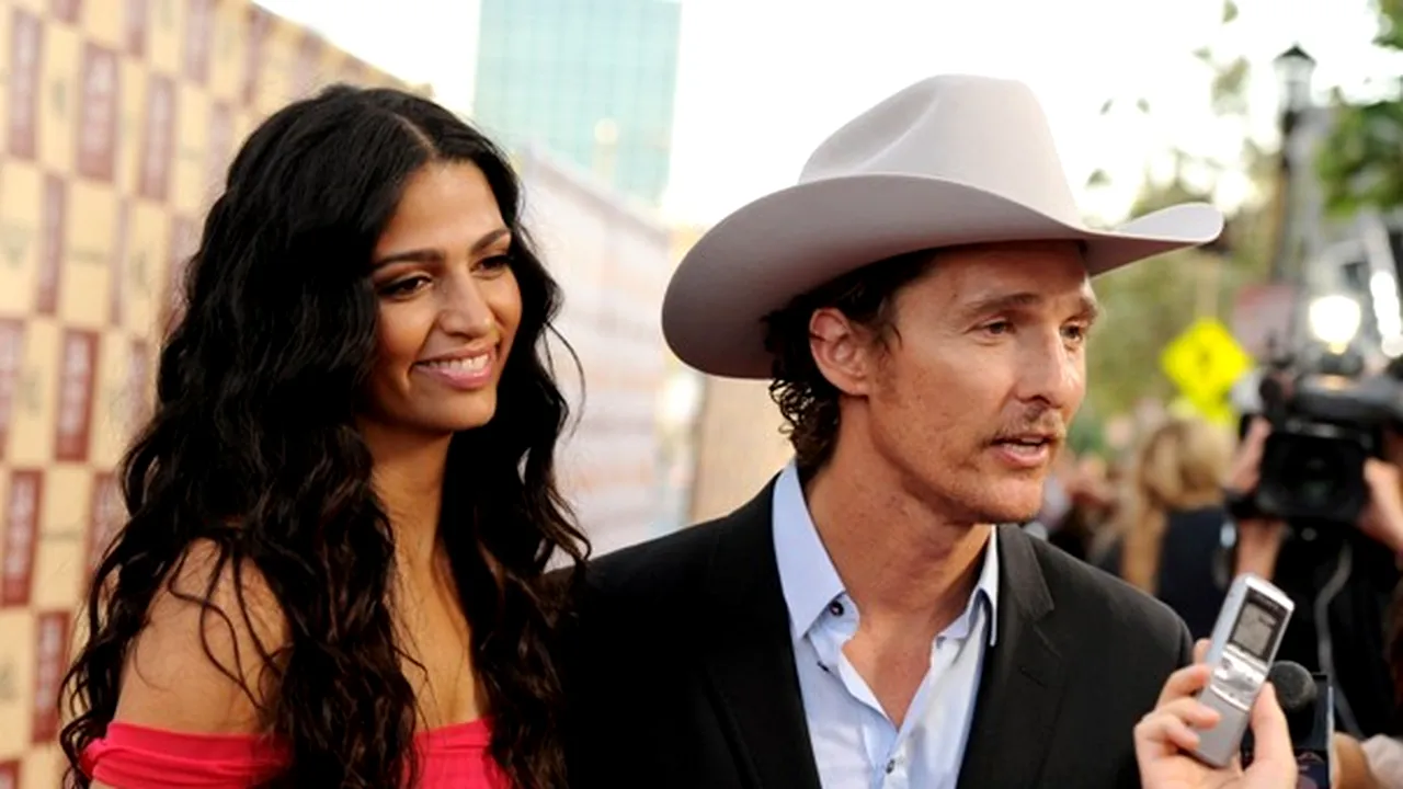 Matthew McConaughey a cerut-o în căsătorie pe iubita sa, modelul Camila Alves