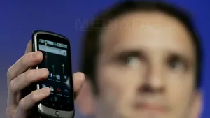 Google a renunţat la vânzarea online a primului său telefon mobil inteligent, Nexus One