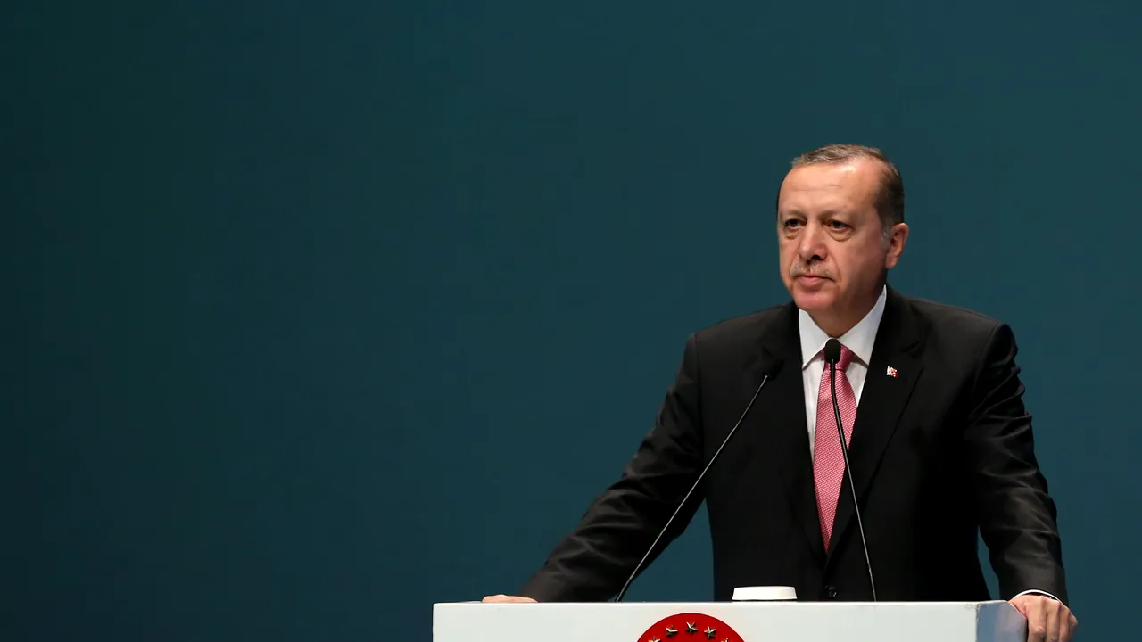 Recep Erdogan o acuză pe Angela Merkel că susţine 