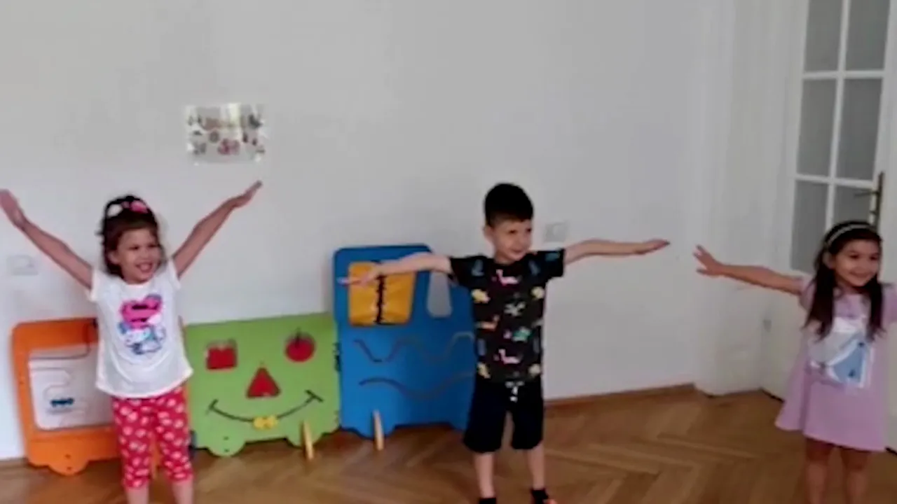 Cu răbdare şi un strop de creativitate, grădiniţa devine un loc sigur pentru cei mici. Copiii „prind aripi” şi păstrează distanţa prin joacă