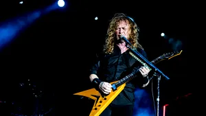 Liderul formaţiei Megadeth denunţă, în timpul unui concert, purtarea măştii de protecţie. „Ce se întâmplă acum este tiranie”