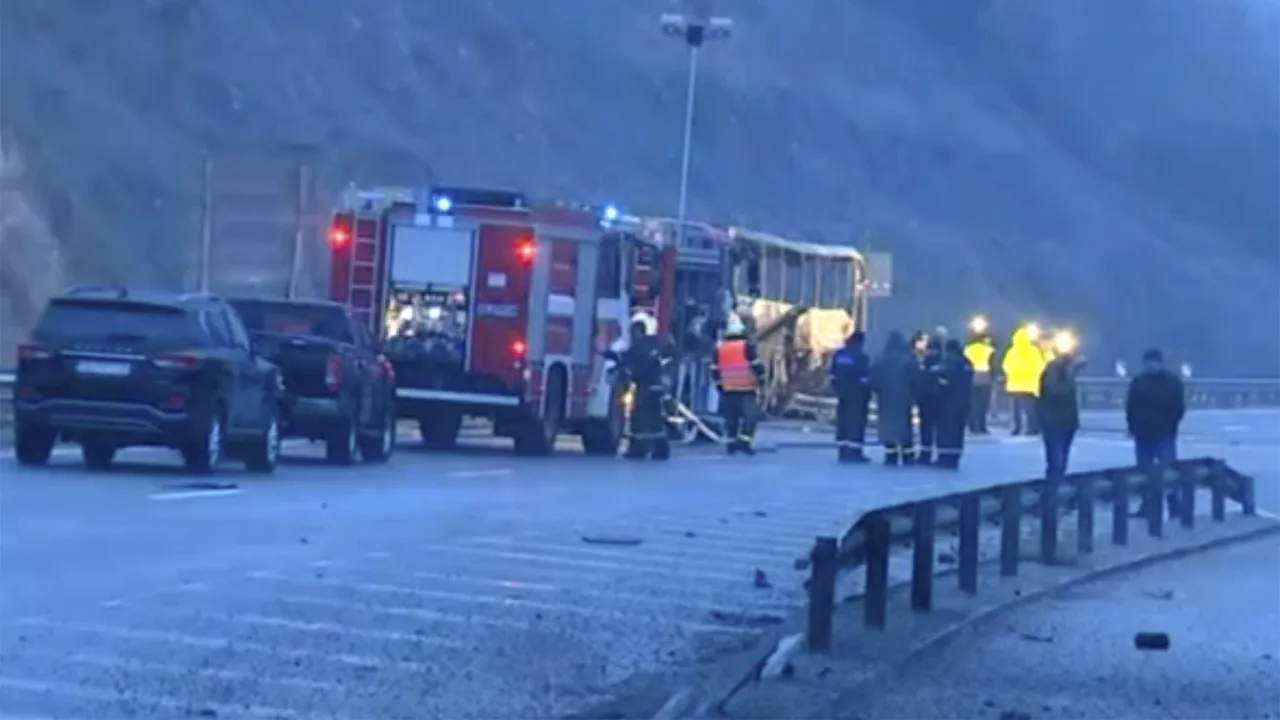 Incendiu într-un autobuz din Bulgaria. Cel puţin 46 de persoane au decedat