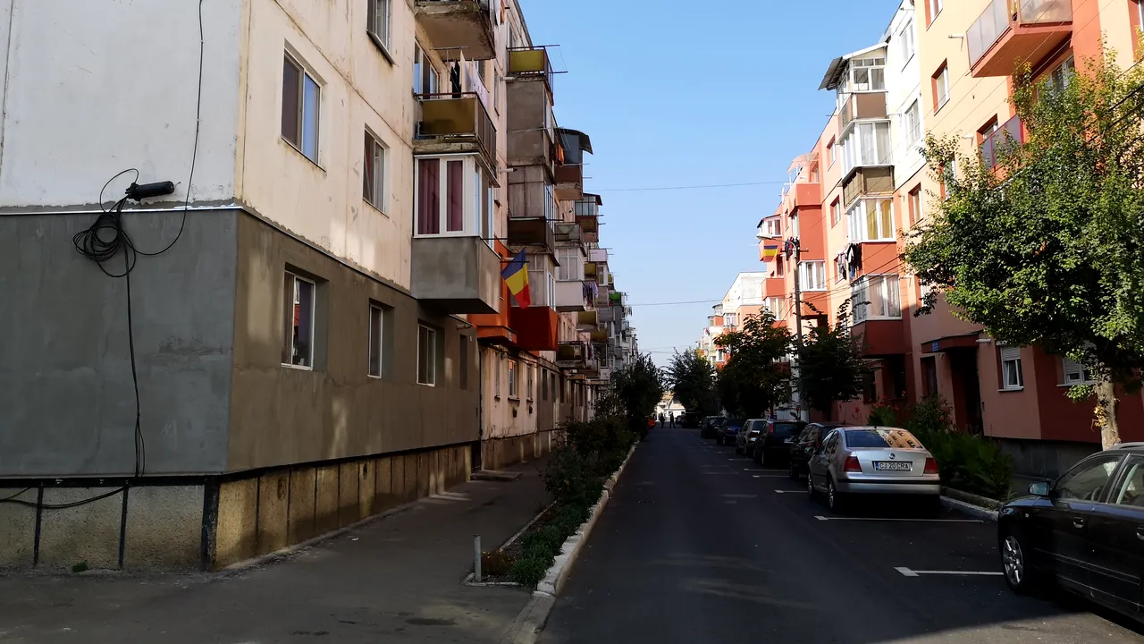 Câmpia Turzii, oraşul din România în care drogurile Zombie „bântuie” pe străzi, prin parcuri sau după blocurile gri | FOTO