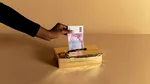 Curs valutar 11 iulie: Euro și aurul au continuat să crească