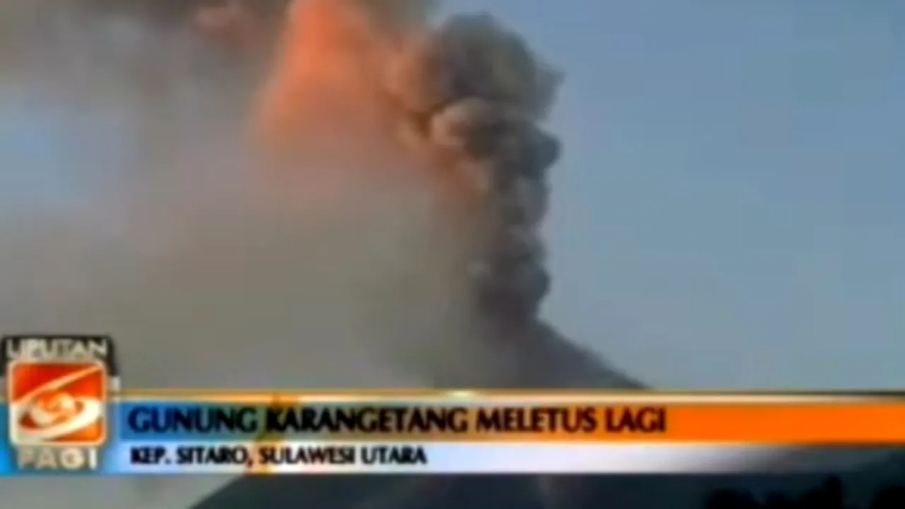 Sute de persoane evacuate după intrarea în erupţie a unui vulcan în Indonezia