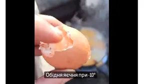 Viaţa pe front, la -10 grade Celsius: pentru a le putea sparge, soldaţii toarnă apă caldă peste ouă

