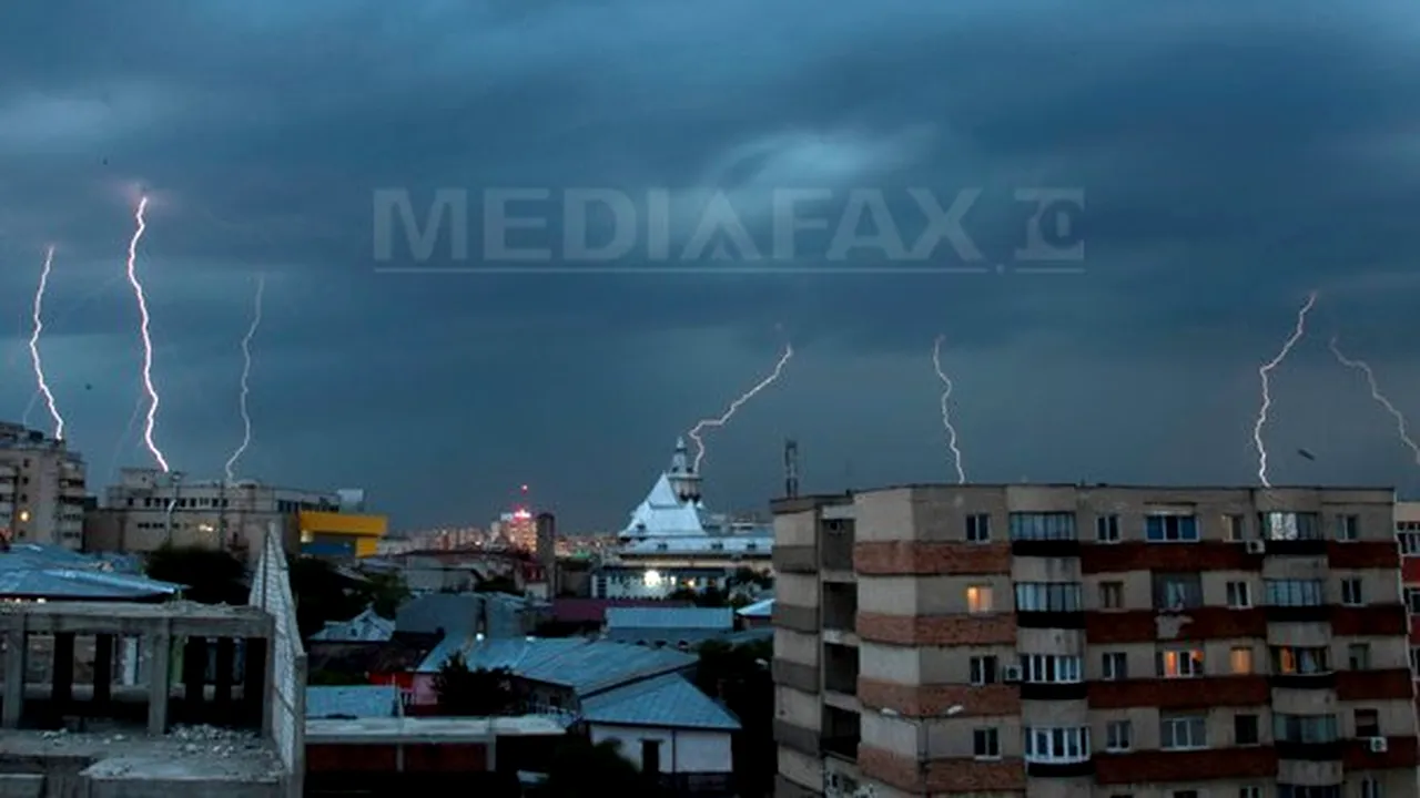 COD PORTOCALIU DE PLOI şi inundaţii începând de azi. HARTA zonelor afectate. Comandament pentru SITUAŢII DE URGENŢĂ, la Guvern