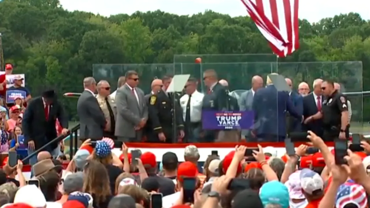 Trump, protejat de o „cuşcă de sticlă antiglonţ”: miting în siguranţă după atacul de la Butler

