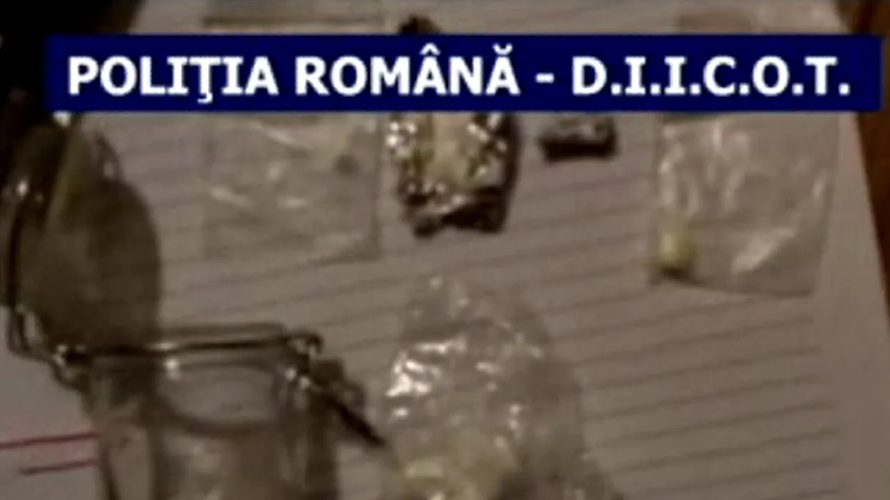 Trei bărbaţi, reţinuţi pentru deţinere de droguri de mare risc în valoare de 130.000 euro - VIDEO