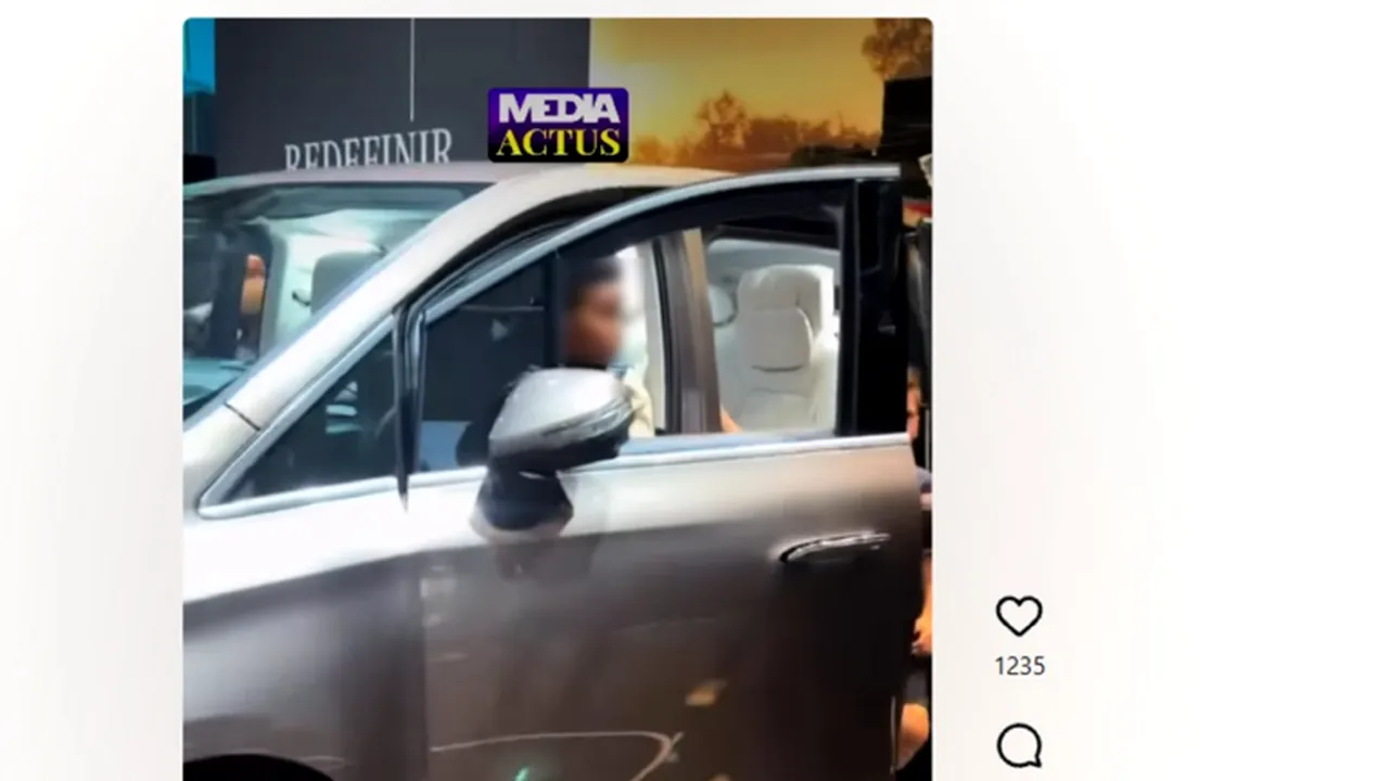 Incident neobișnuit la Salonul Auto de la Paris. Un copil de 12 ani a reușit să pornească un Mercedes electric expus