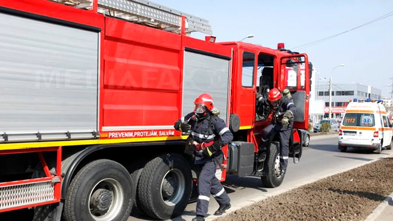O cisternă încărcată cu 30 de tone de motorină s-a răsturnat pe DN 71, în judeţul Dâmboviţa