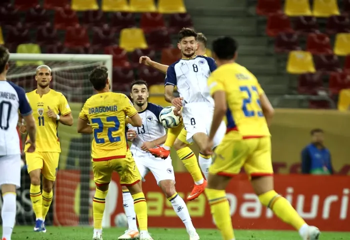 LIVE UPDATE România-Bosnia-Herțegovina: 1-3 (pauză) | 45 de minute de chin | Ionuț Radu, naiv | Defensiva, demolată | ”Fantome” în ofensivă