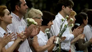 Protest la un centru pentru tineri cu dizabilităţi din Capitală, faţă de condiţiile în care sunt trataţi - FOTO