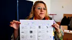 Diana Șoșoacă a votat la vedere și a scris pe buletin numele lui Ceaușescu și Codreanu, în semn de protest față de alegeri