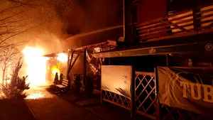 Incendiu de proporţii la Complexul „Weekend