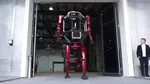 Ca în filmele SF. Chinezii au lansau un robot dotat cu o cabină pentru un om