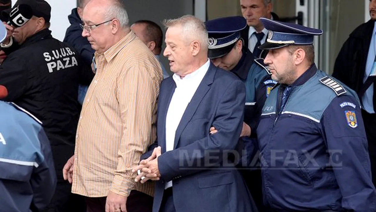 Avocat: Lui Oprescu i-au fost luate pastilele şi insulina. Poliţia: Medicaţia se ţine la cabinet. Sesizarea în care Oprescu reclamă că nu îi sunt respectate drepturile, trimisă la Colegiul Medicilor