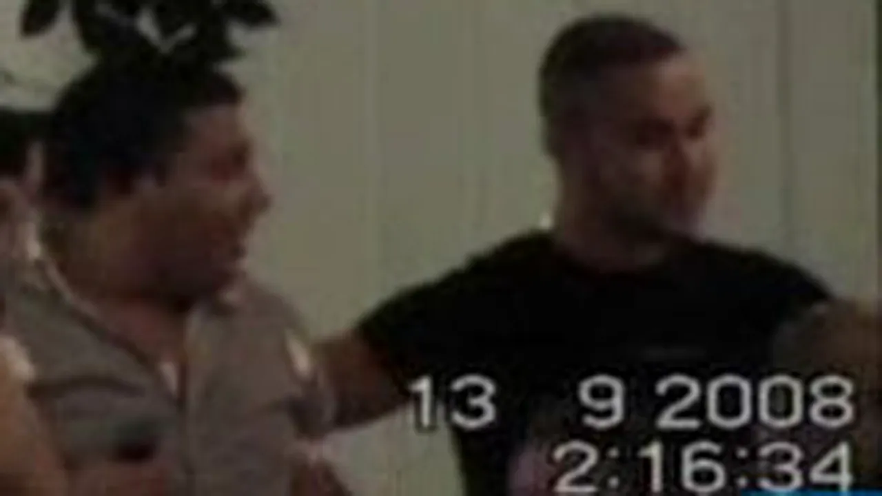 Mire ridicat de poliţişti în timpul unei descinderi în forţă la o nuntă din Craiova (Video)