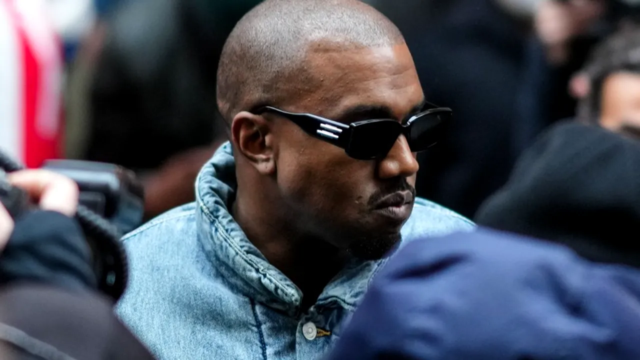 Adidas rupe oficial colaborarea cu Kanye West din cauza comentariilor antisemite ale rapper-ului