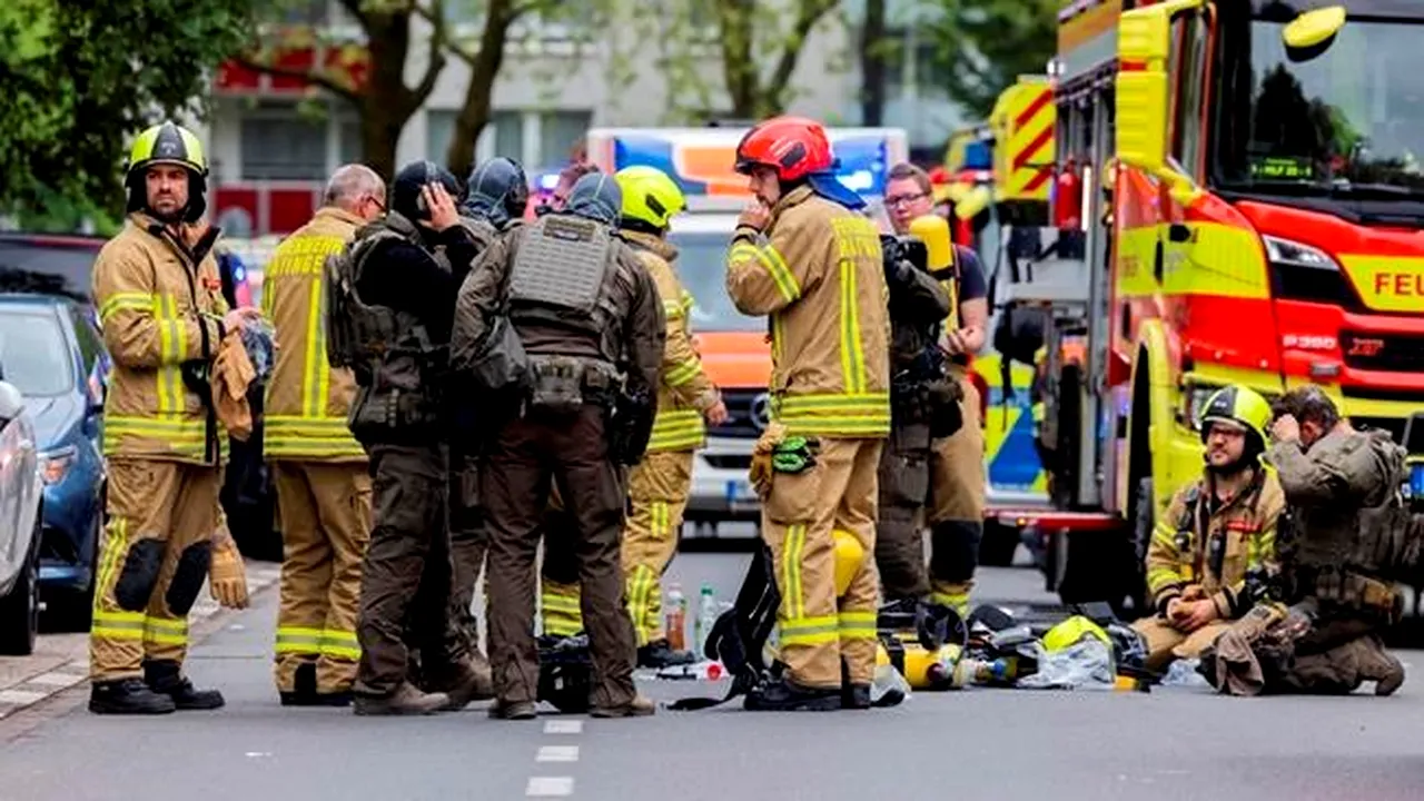 Germania: Zece pompieri şi doi ofiţeri de poliţie, răniţi în urma unei explozii într-un apartament