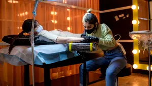 Tatuaje reale, pe durată limitată. Soluţia pentru cei care vor să se tatueze „fără regrete”