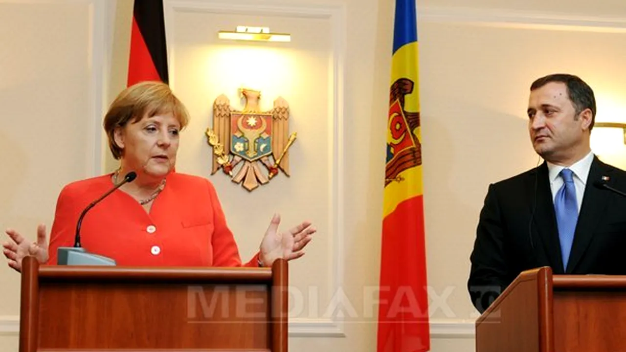 Obiect inflamabil, aruncat în coloana oficială în timpul vizitei Angelei Merkel la Chişinău