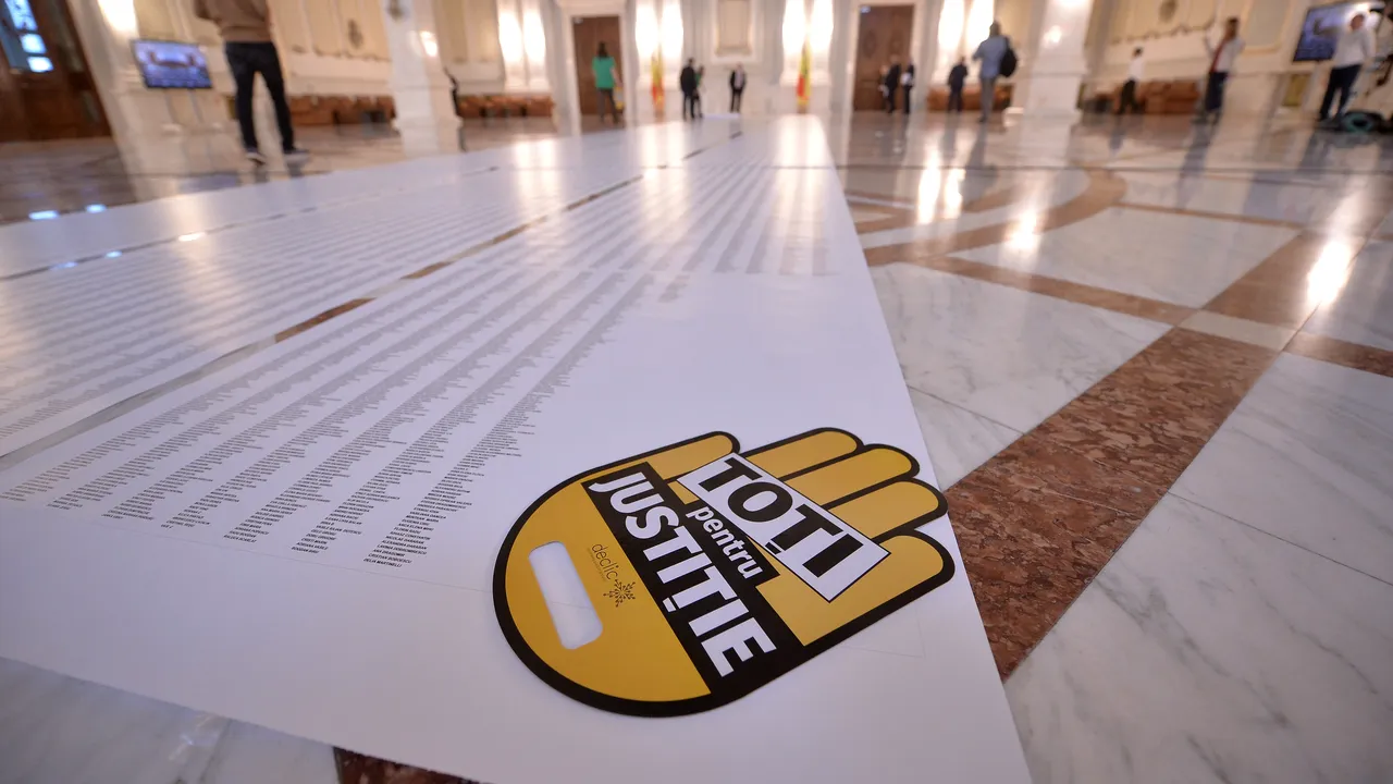 Procurorii unui parchet, ameninţaţi că îşi pierd salariile dacă protestează