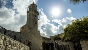 Creştinii din Ierusalim fac scut în jurul Bisericii Armeneşti ca să nu fie ştearsă din Oraşul Vechi