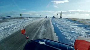 Traficul pe DN73A, în Braşov, restricţionat din cauza zăpezii, a fost reluat
