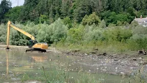 Neamț. Stare de alertă în Borca din cauza deșeurilor aduse de viituri
