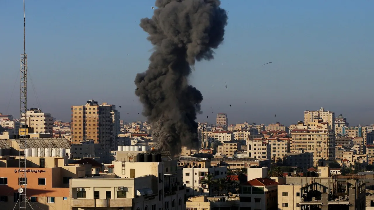 Israelul a lansat noi atacuri în Gaza, în a şasea zi de conflict. Numărul morţilor creşte. 32 de copii au fost ucişi până acum