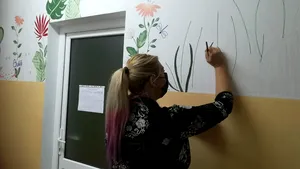 O şcoală din Braşov a fost pictată ca elevii să scape de frica pandemiei