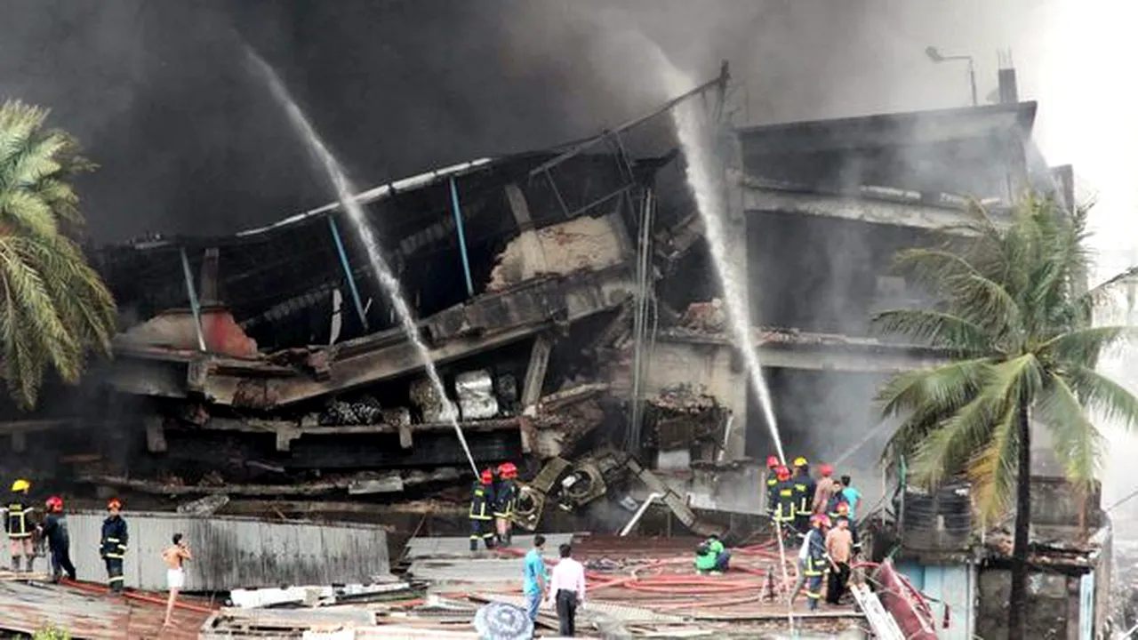 Incendiu devastator la o fabrică din Bangladesh: Cel puţin 23 de morţi. Bilanţul victimelor ar putea creşte - VIDEO
