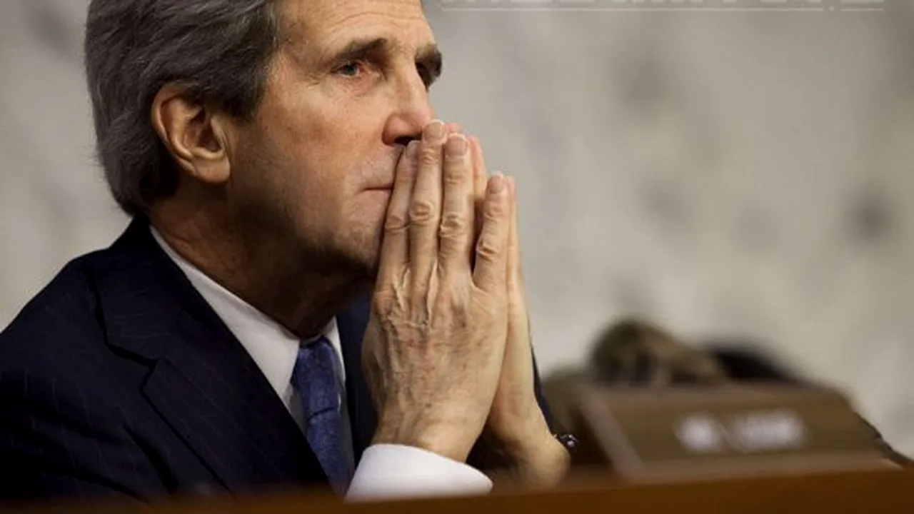 Suporteri de fotbal blochează drumul către aeroport, întârziind plecarea lui John Kerry din Egipt