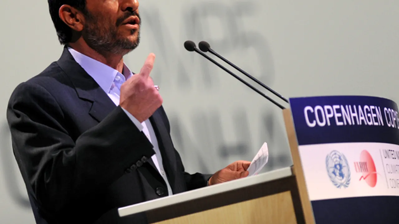 Sute de iranieni au manifestat împotriva prezenţei lui Ahmadinejad la Copenhaga