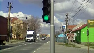 Arad: Accidentele dintr-o curbă de pe DN 7, reduse la zero după instalarea de semafoare inteligente