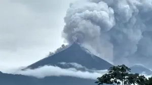 Erupţie vulcanică pe o insulă din sudul Japoniei - VIDEO