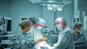 Poveşti care vindecă. Drumul lung până la operarea cu succes a unei hernii inghinale devenită, în timp, gigantă