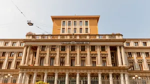Decizia Italiei după avertismentul BCE. Intesa preia activele sănătoase de la Veneto şi Banca Popolare şi vrea să închidă 600 de filiale şi să taie 3.900 de locuri de muncă