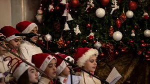 COLINDE DE CRĂCIUN. Cele mai cunoscute cântece de sărbători. VIDEO