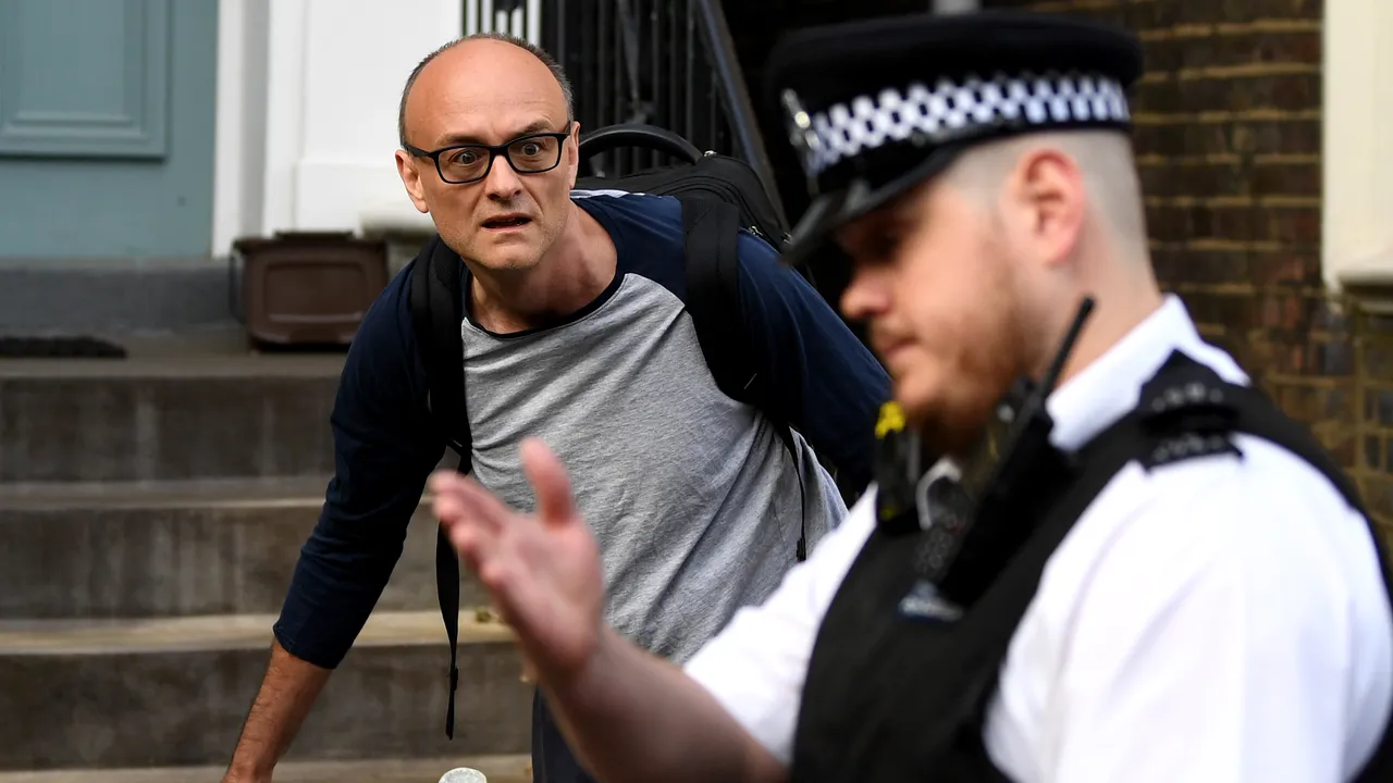 Dominic Cummings, consilierul lui Boris Johnson, a fost blocat de filtrele Twitter anti-pornografie