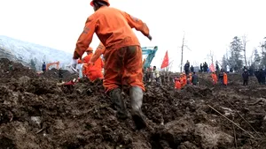 Cel puţin 46 de morţi, dintre care 19 copii, în urma alunecării de teren din China