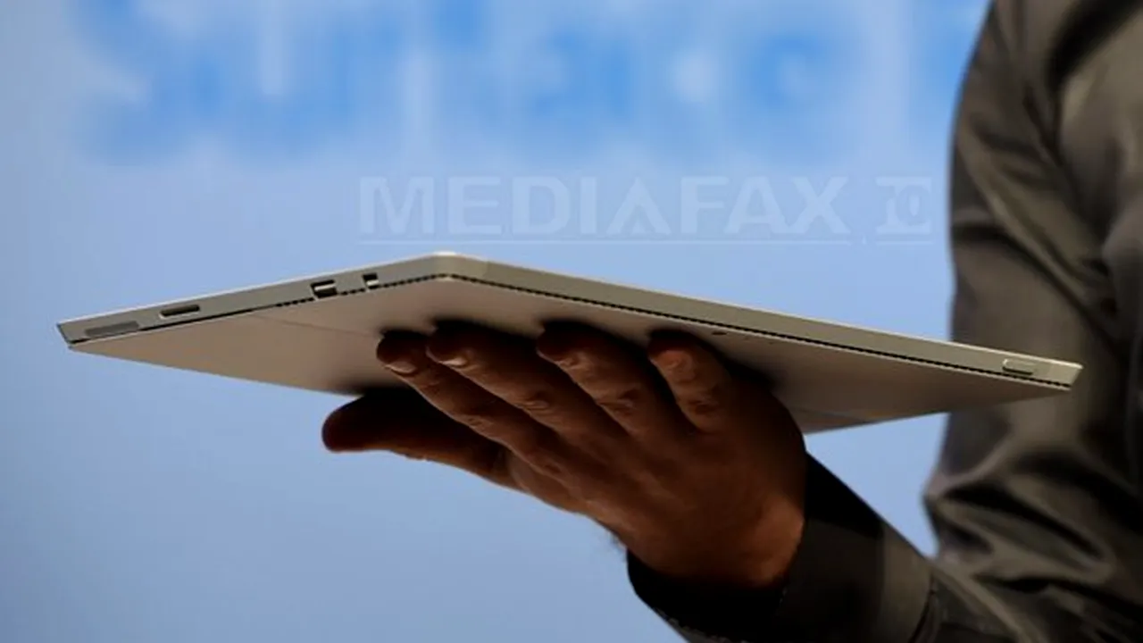 Microsoft a lansat o tabletă Surface cu ecran mai mare. Ce dotări are şi cât costă dispozitivul care va concura pe piaţa laptopurilor - FOTO